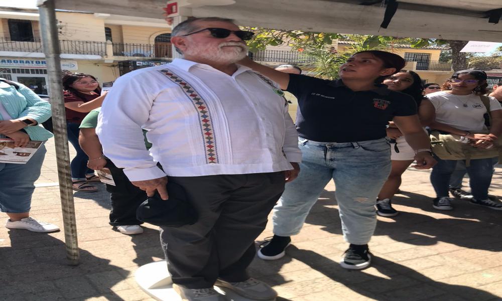 Atienden universitarios a habitantes de Ixtapa con “Tejidos Comunitarios”