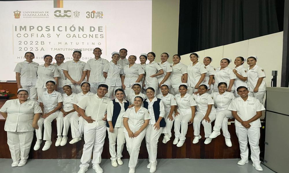Se realiza el acto académico de imposición de cofías y galones