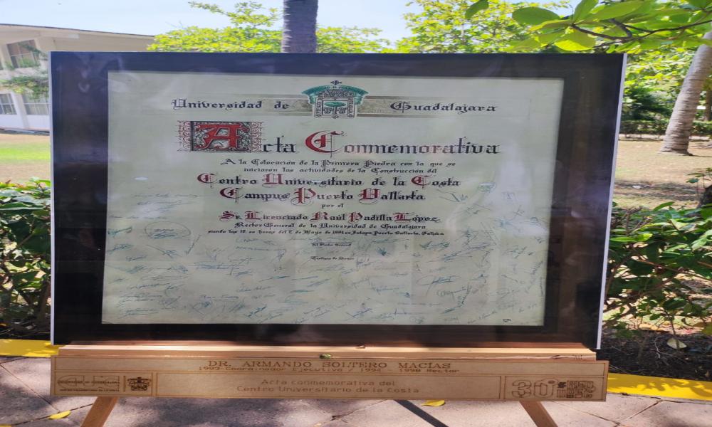 Develaron placas y corte de listón en espacios nuevos en el Centro Universitario de la Costa