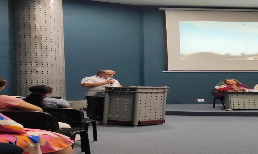 Distinguen con reconocimientos al personal administrativo con 20 y 25 años de servicio en CUCosta