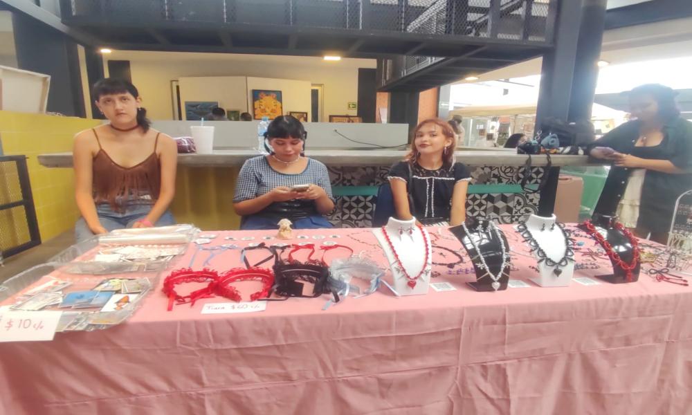 Exitosa jornada en “Sinergia” con obras artísticas del talento universitario y artistas invitados