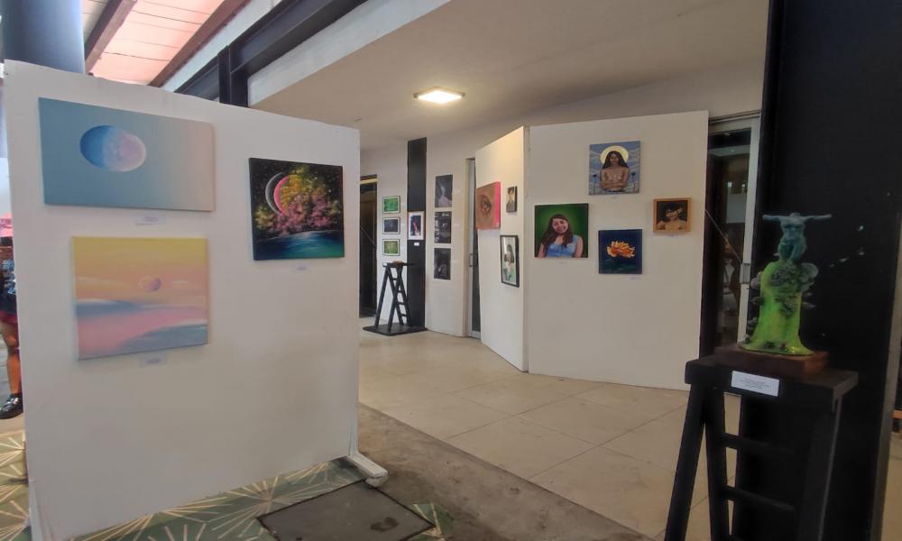 Exitosa jornada en “Sinergia” con obras artísticas del talento universitario y artistas invitados