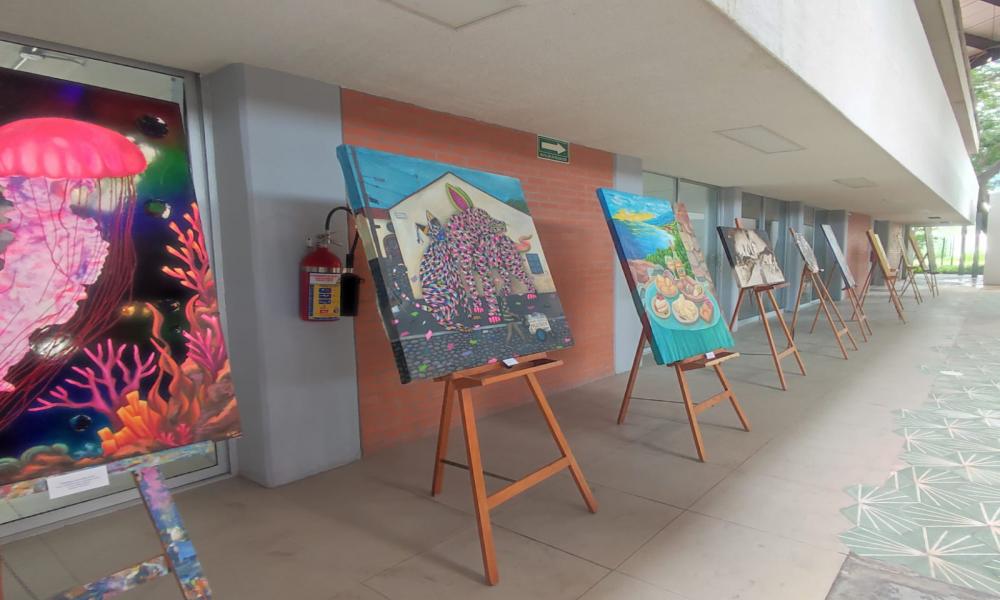 Exitosa jornada en “Sinergia” con obras artísticas del talento universitario y artistas invitados