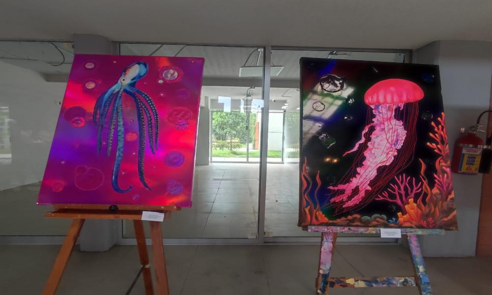 Exitosa jornada en “Sinergia” con obras artísticas del talento universitario y artistas invitados