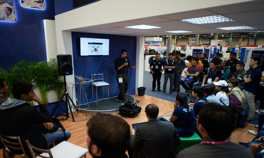 Dialogan sobre el futuro del Internet de las cosas