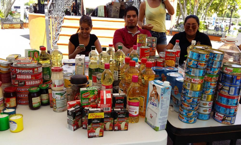 Instala CUCosta centro de acopio para afectados por huracán Patricia