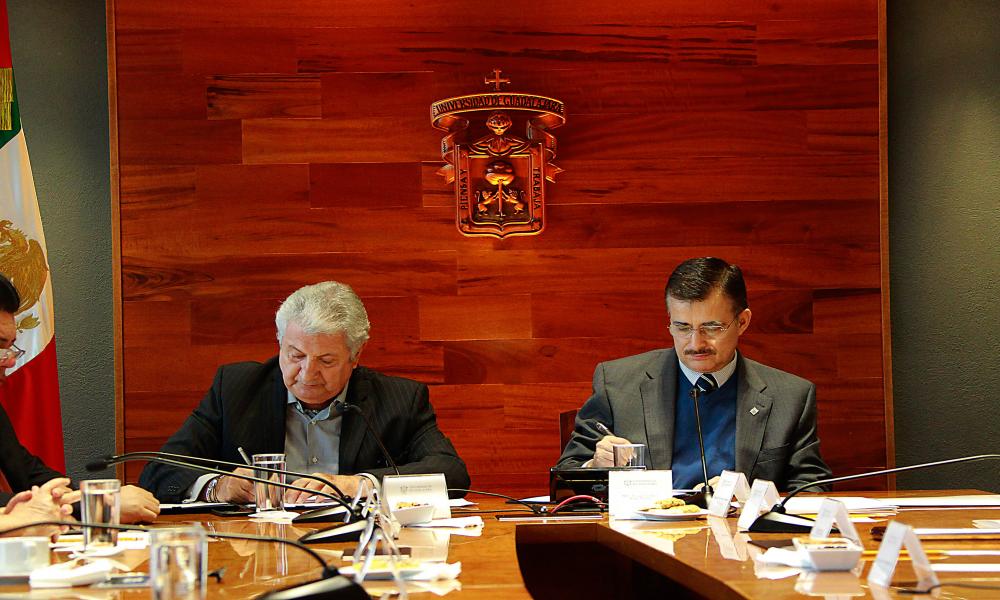 UdeG firma convenio con el Consejo Coordinador de Puerto Vallarta