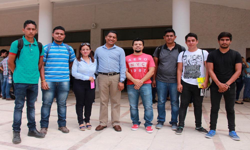 Fortalece CUCosta cooperación académica con Programa Delfín