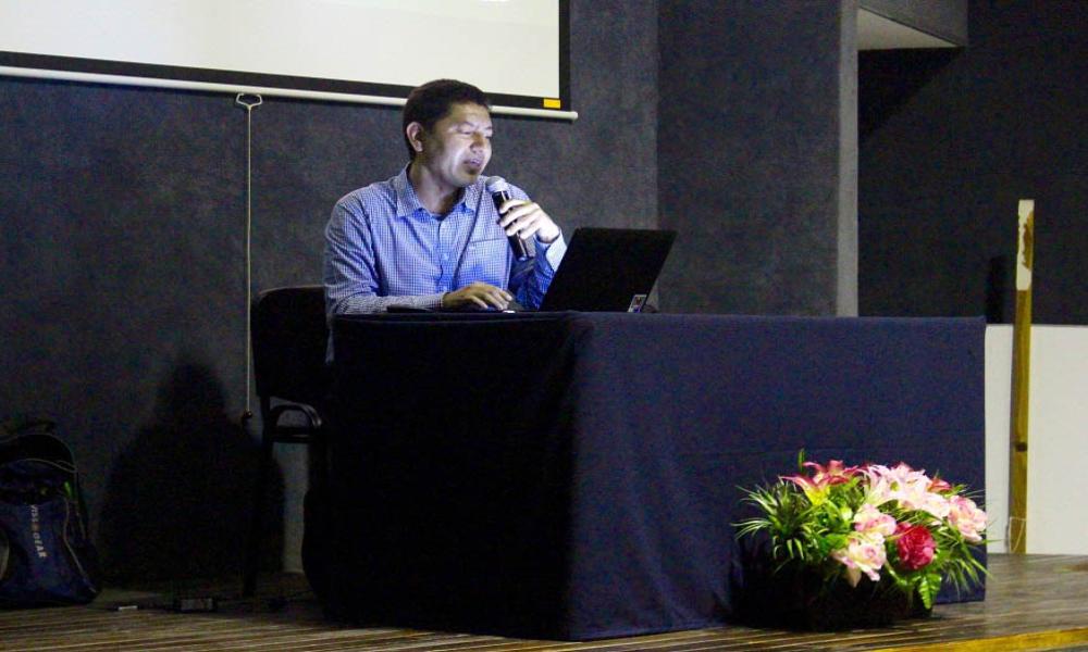 Ciencia y cultura pop convergen en libro de investigador del CUCosta