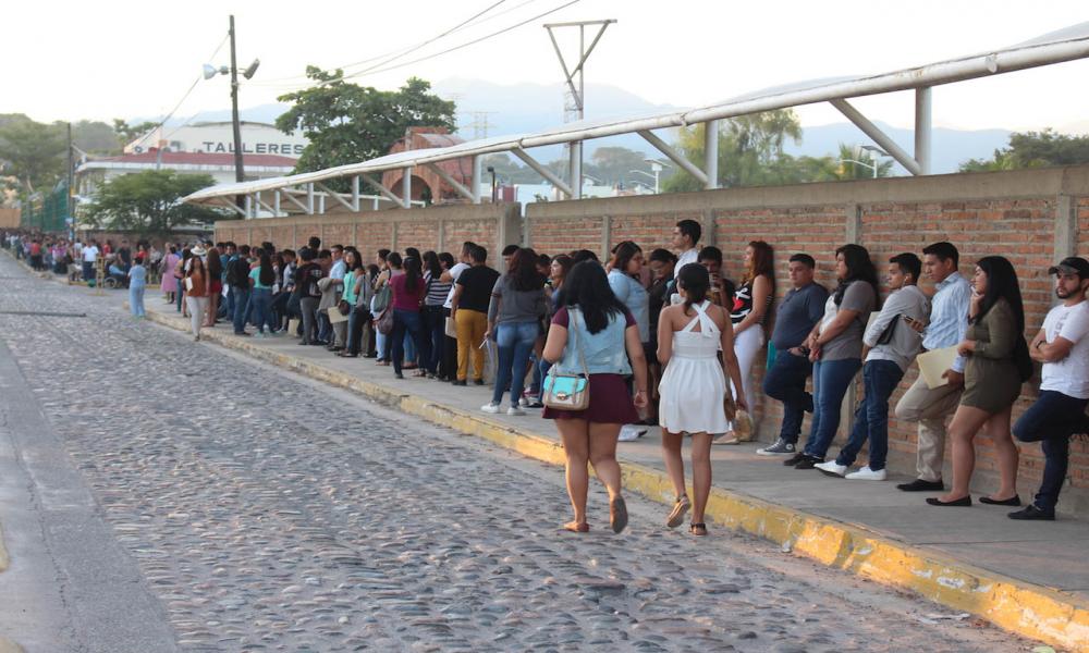 Presentan más de 1,100 aspirantes examen de ingreso al CUCosta