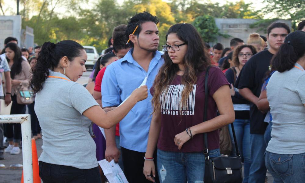 Presentan más de 1,100 aspirantes examen de ingreso al CUCosta