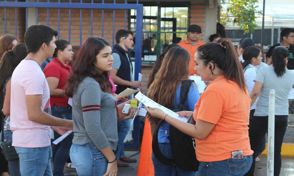 Presentan más de 1,100 aspirantes examen de ingreso al CUCosta