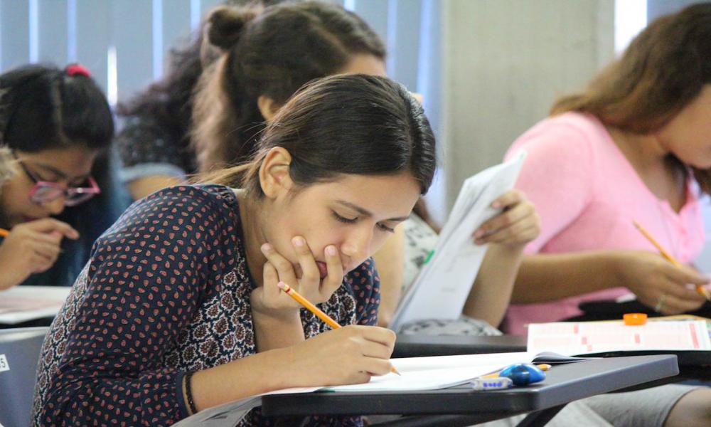 Presentan más de 1,100 aspirantes examen de ingreso al CUCosta