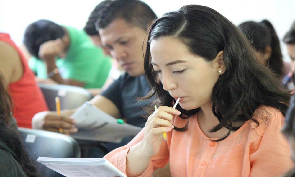 Presentan más de 1,100 aspirantes examen de ingreso al CUCosta