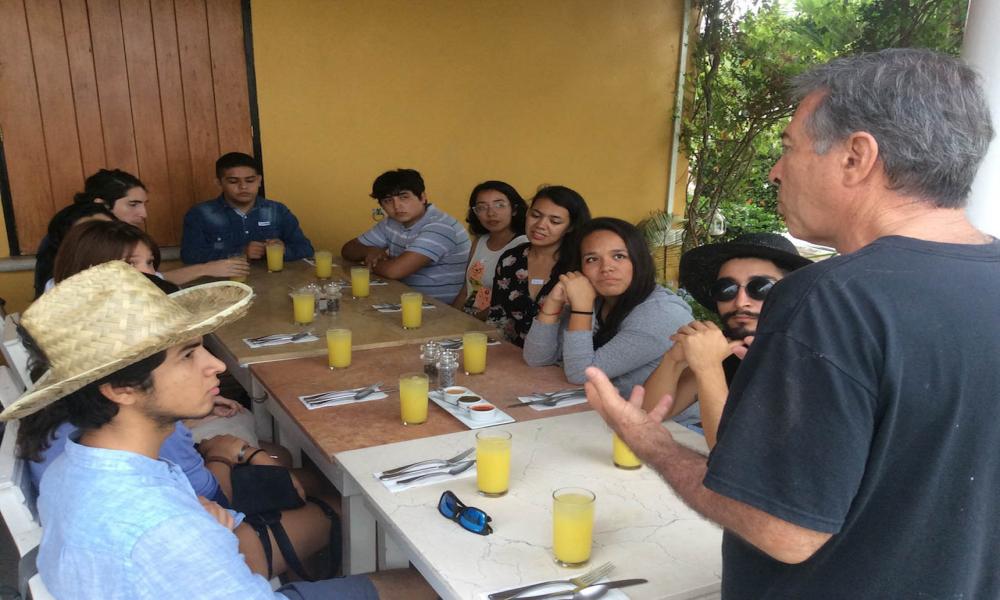 Crean universitarios “Arte de la tierra” en Nuevo Vallarta