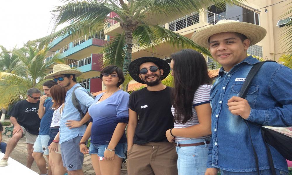 Crean universitarios “Arte de la tierra” en Nuevo Vallarta