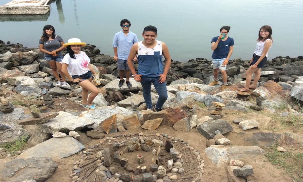 Crean universitarios “Arte de la tierra” en Nuevo Vallarta