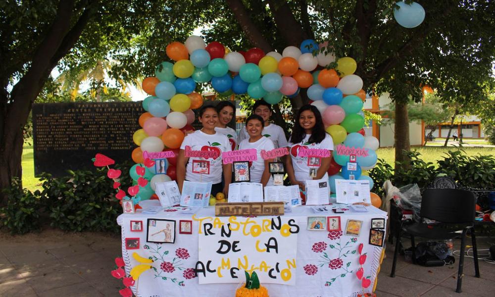 Informan sobre trastornos alimenticios en Feria de la salud