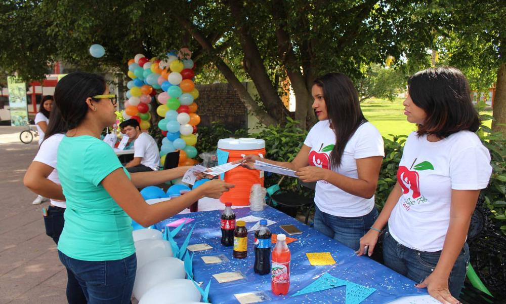 Informan sobre trastornos alimenticios en Feria de la salud