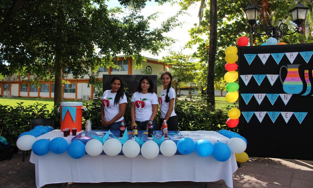 Informan sobre trastornos alimenticios en Feria de la salud