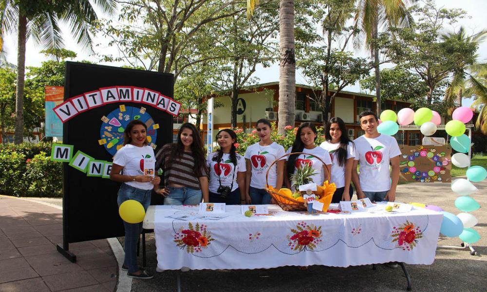Informan sobre trastornos alimenticios en Feria de la salud