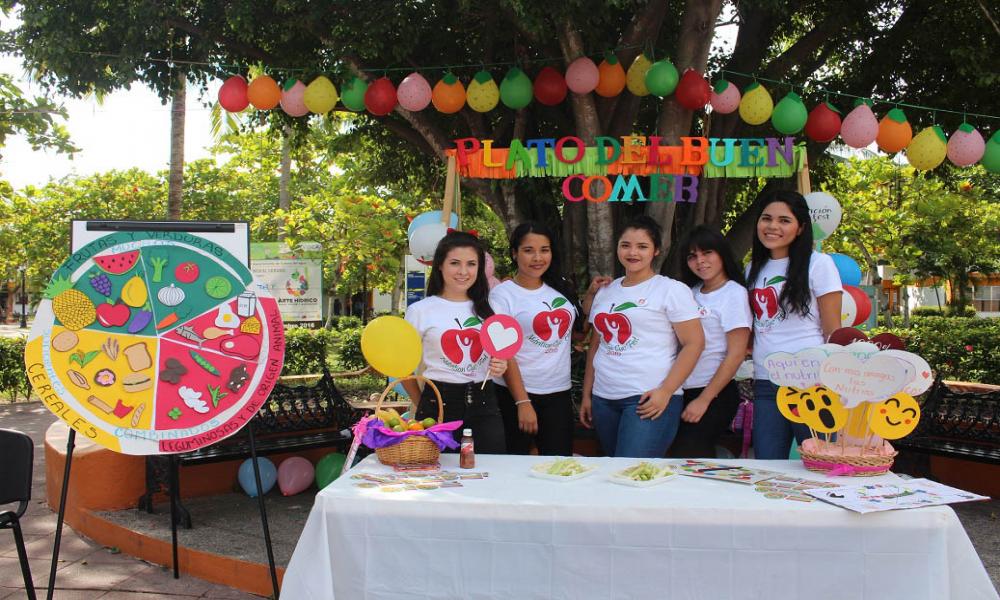 Informan sobre trastornos alimenticios en Feria de la salud
