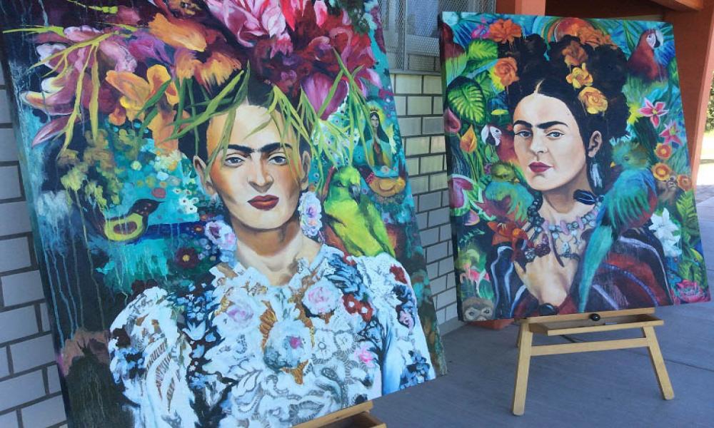 Plasman estudiantes de Artes Visuales talento y creatividad en exposición plástica