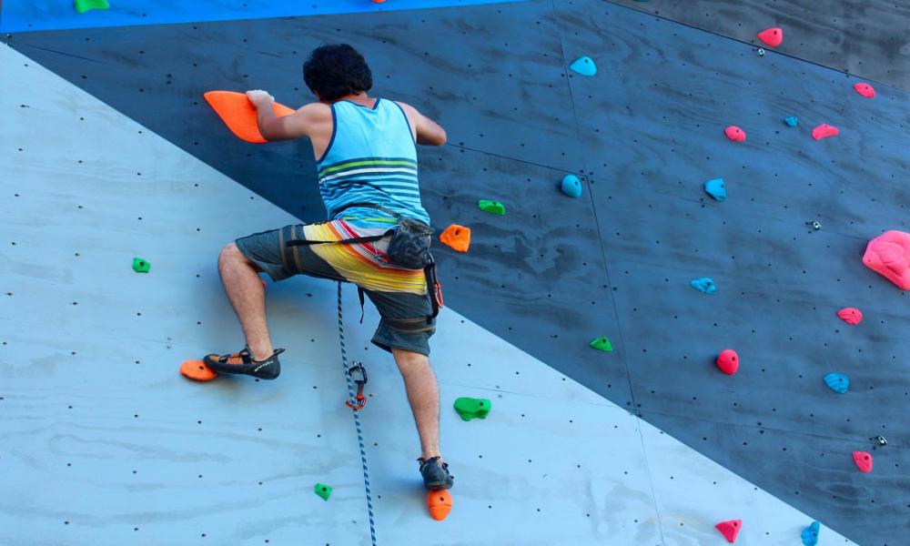 Capacitan a docentes en técnicas de seguridad para muro de escalar