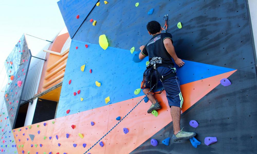 Capacitan a docentes en técnicas de seguridad para muro de escalar