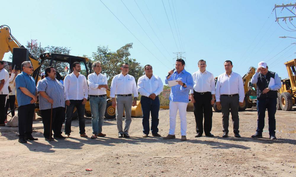 Beneficiará a universitarios pavimentación de vialidad de acceso al CUCosta