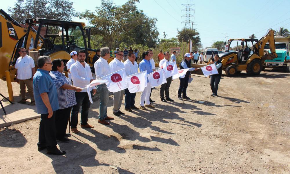 Beneficiará a universitarios pavimentación de vialidad de acceso al CUCosta