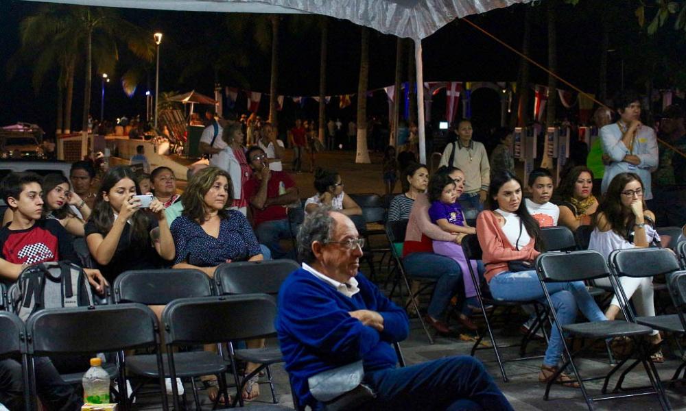 Presenta investigador del CUCosta obras de divulgación científica