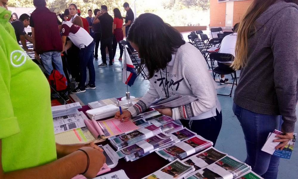 CUCosta brinda orientación educativa a bachilleres