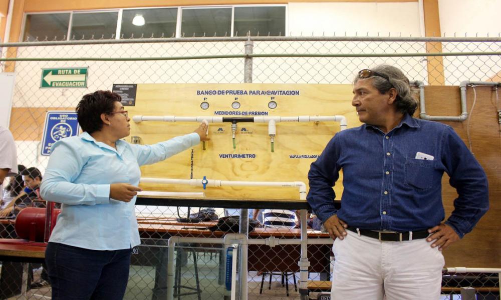 Refuerza CUCosta equipamiento en talleres de Ingeniería Civil y Arquitectura