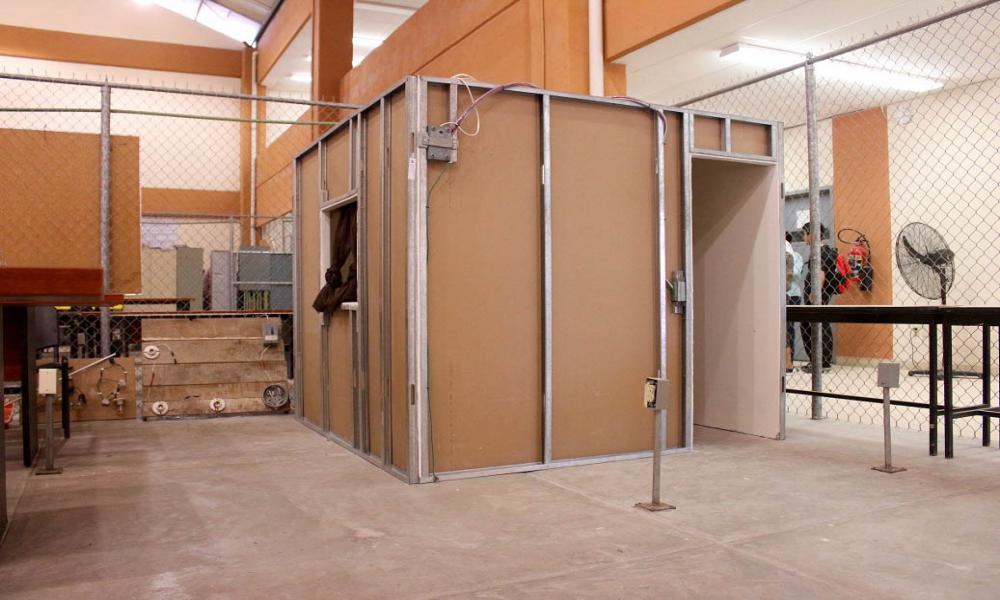 Refuerza CUCosta equipamiento en talleres de Ingeniería Civil y Arquitectura