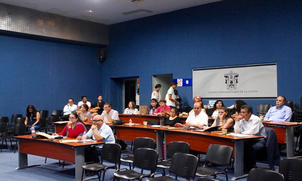 Analizan docentes retos en la enseñanza de Psicología en México