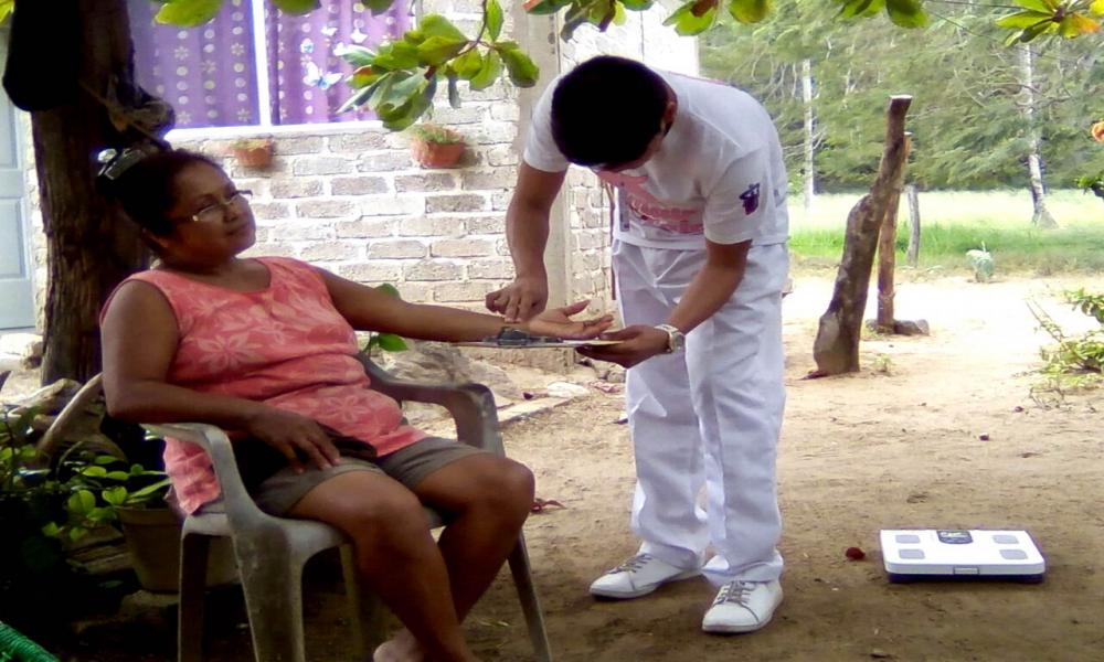 Benefician estudiantes de Enfermería a pobladores de Cabo Corrientes