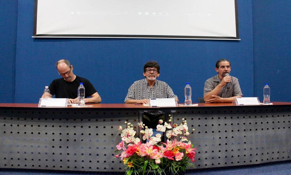 Presentan documental “The Lost Bird Project” a estudiantes de Biología