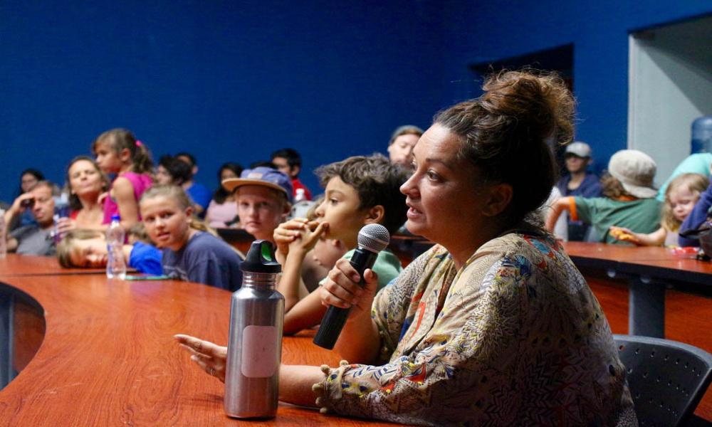 Presentan documental “The Lost Bird Project” a estudiantes de Biología