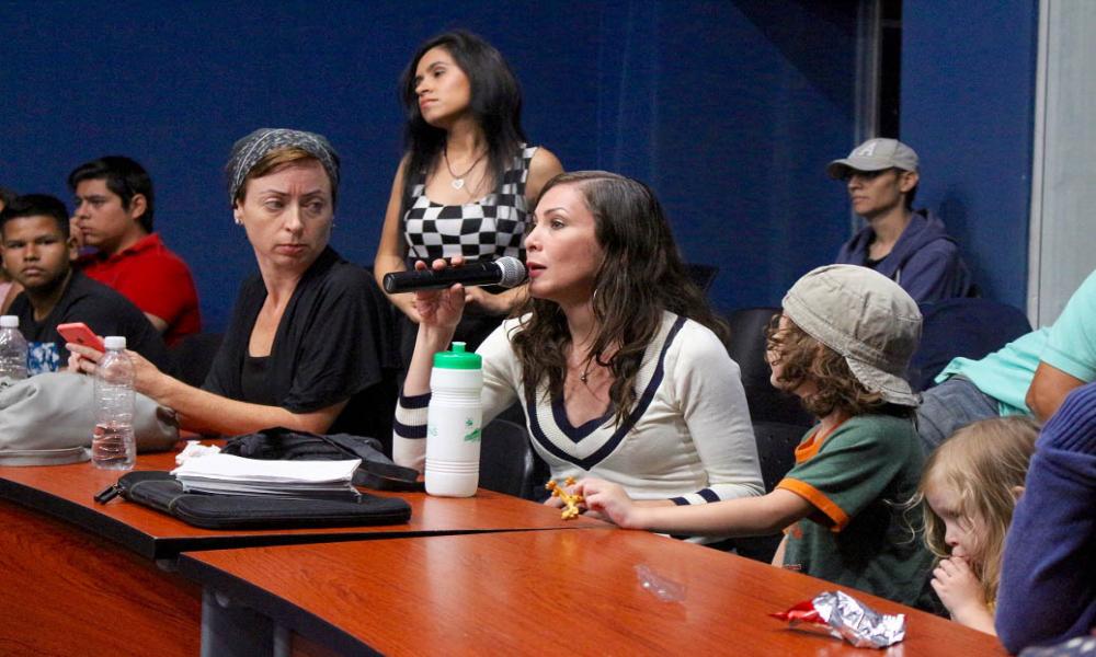 Presentan documental “The Lost Bird Project” a estudiantes de Biología