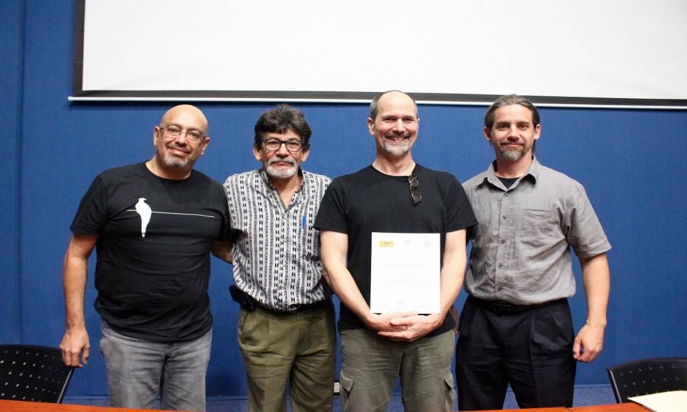 Presentan documental “The Lost Bird Project” a estudiantes de Biología