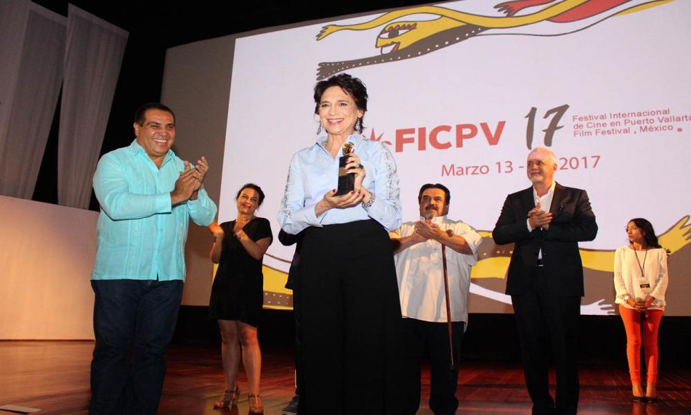 Recibe Ofelia Medina la presea “La iguana de oro”