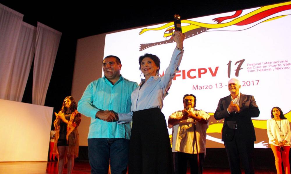 Recibe Ofelia Medina la presea “La iguana de oro”