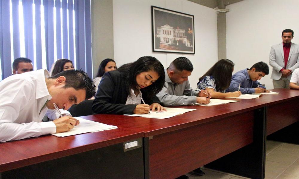 Se titulan primeros 5 licenciados en Cultura Física y Deportes