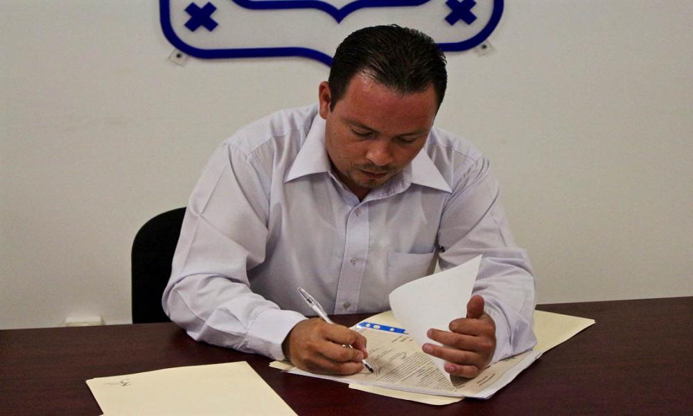 Se titulan primeros 5 licenciados en Cultura Física y Deportes