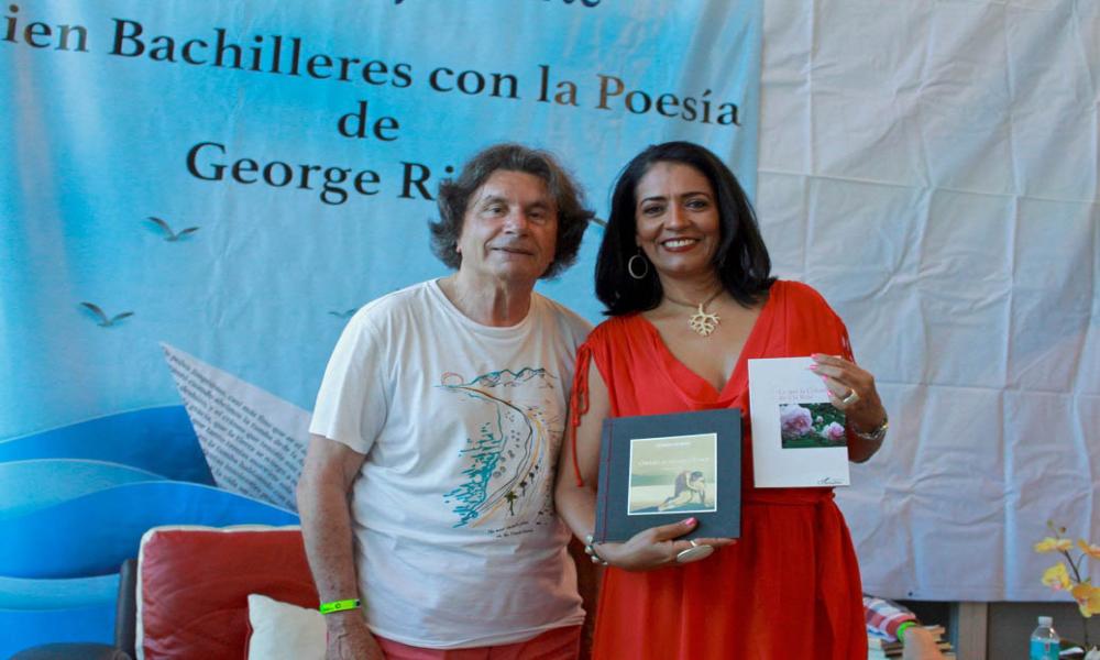 Poetas y bachilleres de Puerto Vallarta sostienen diálogo literarioPoetas y bachilleres de Puerto Vallarta sostienen diálogo literario