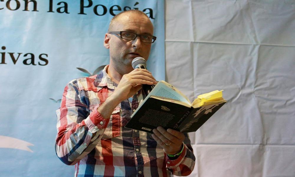 Poetas y bachilleres de Puerto Vallarta sostienen diálogo literario