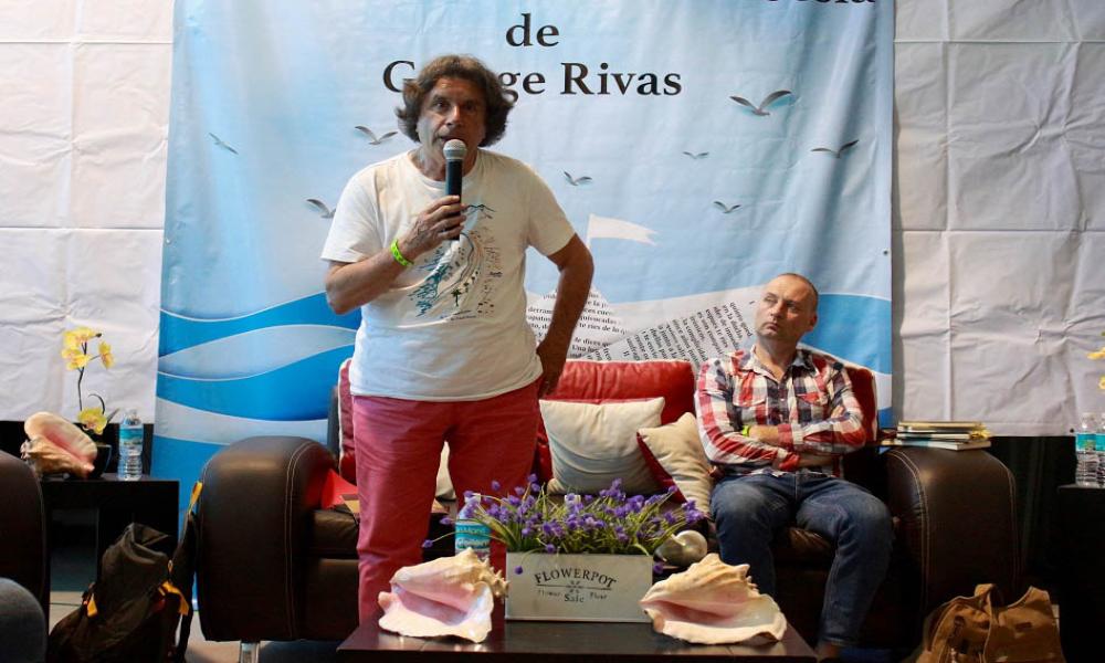 Poetas y bachilleres de Puerto Vallarta sostienen diálogo literario