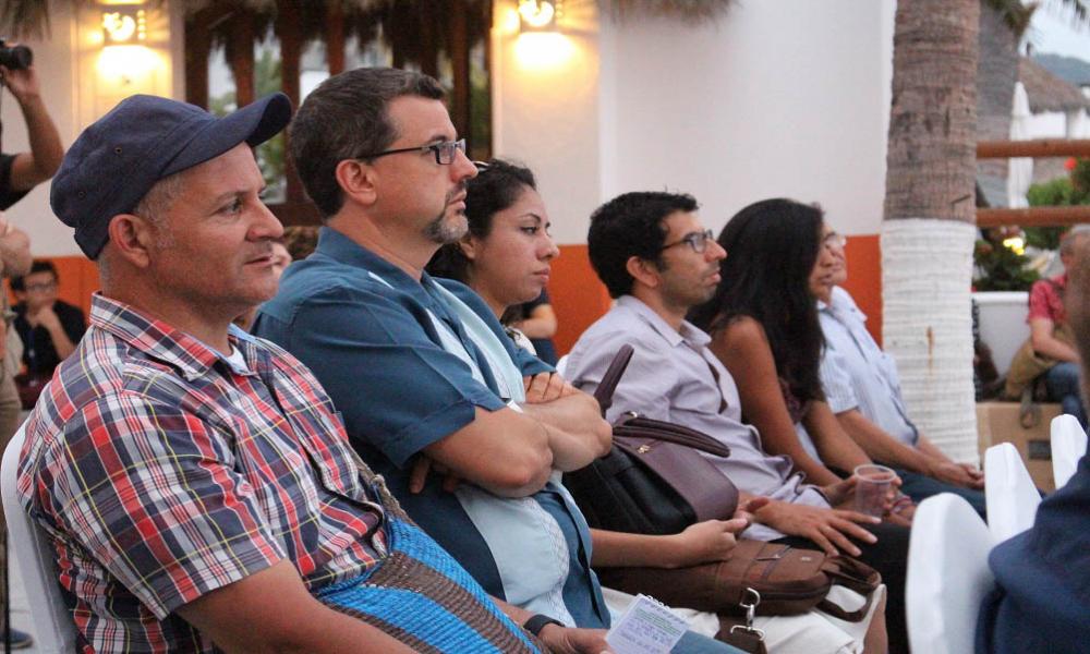 Recibe poeta Marco Antonio Campos presea “El Caracol de Plata”