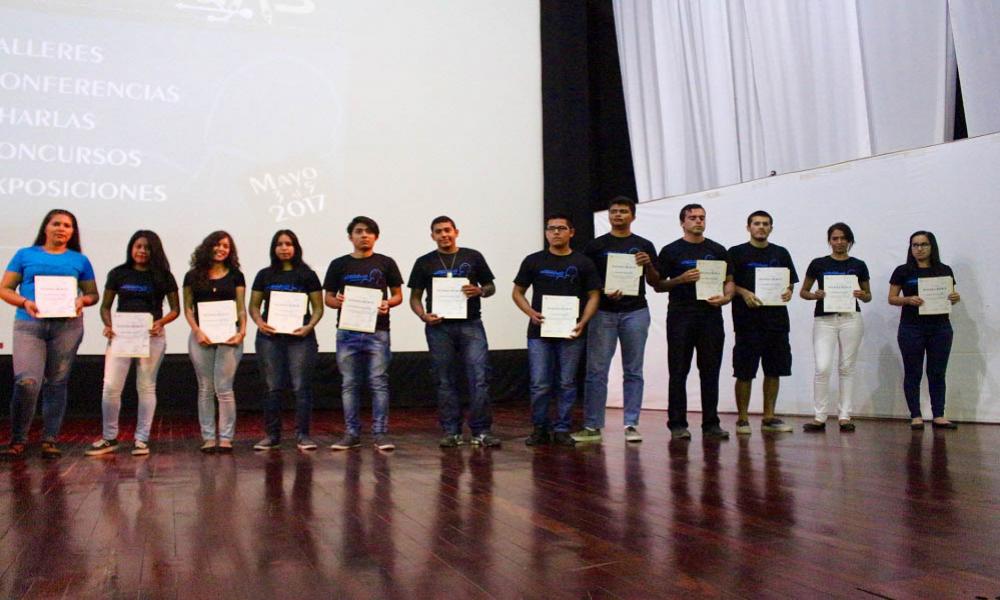 Reconocen a estudiantes destacados de División de Ingenierías CUCosta